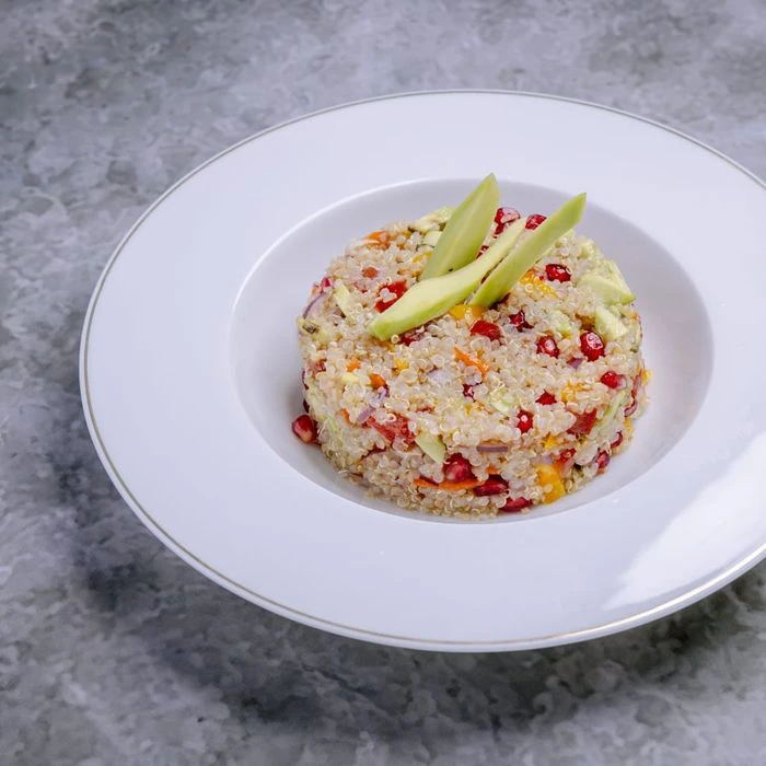 سلطة كينوا الأفوكادو